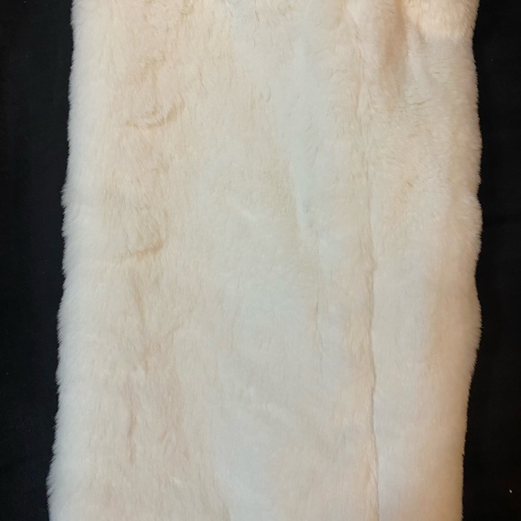 Faux fur white cropped front and back shrug. Size small. - Picture 5 of 5